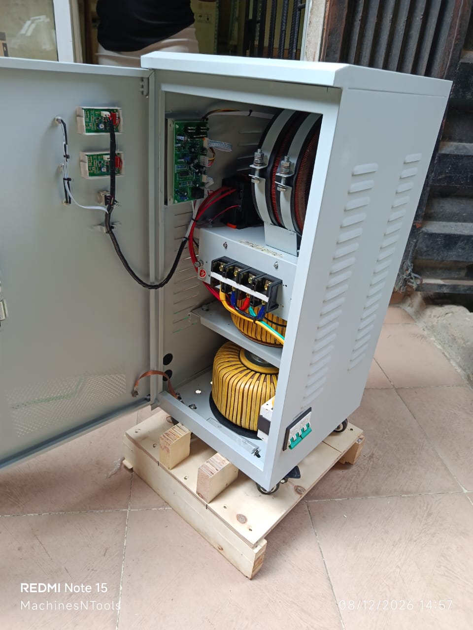 Massive Power SVC-15KVA Servo Motor Control Automatic Voltage Regulator (AVR)