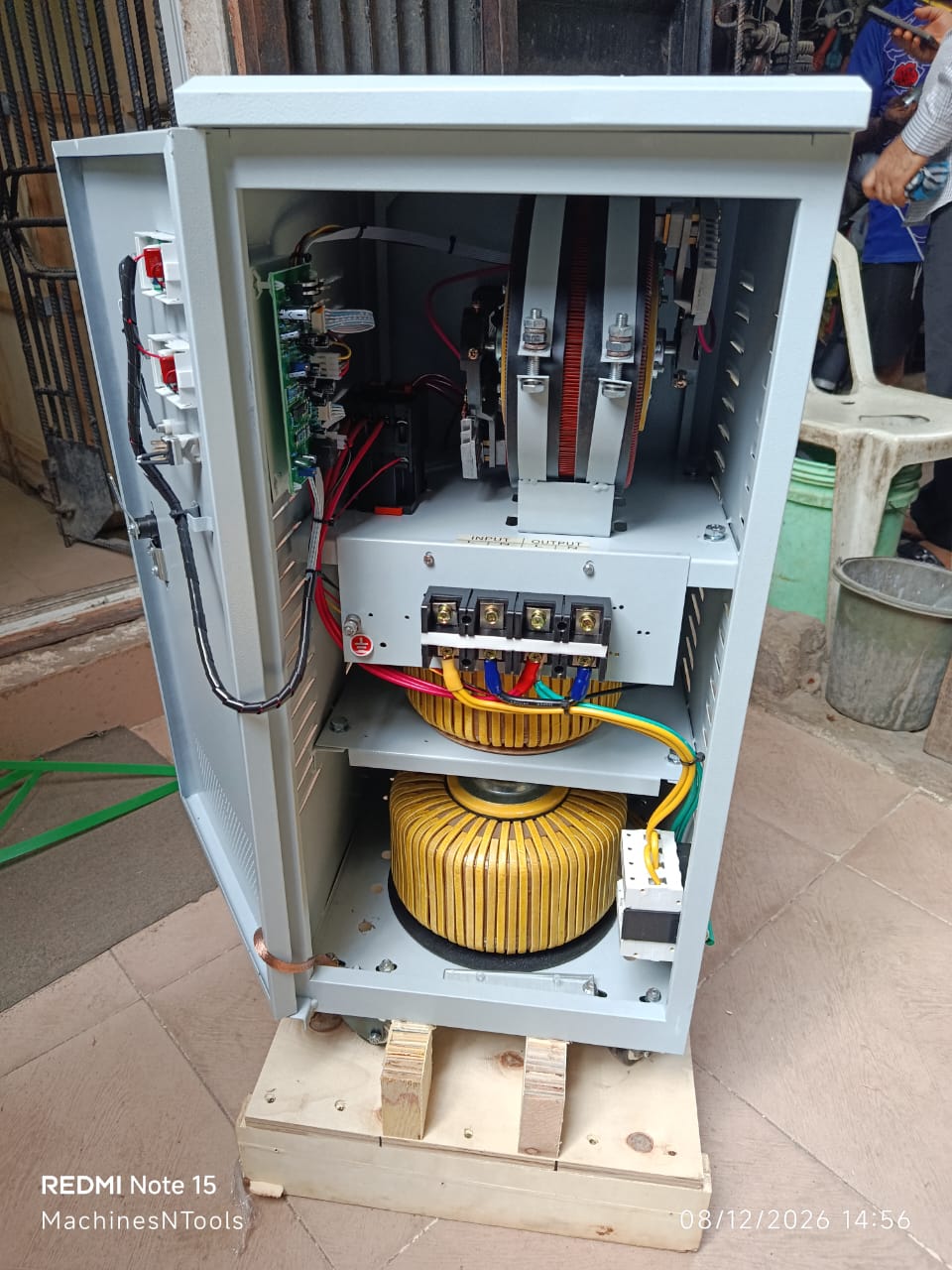 Massive Power SVC-15KVA Servo Motor Control Automatic Voltage Regulator (AVR)